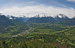 Bergpanorama mit Watzmann und Berchtesgaden